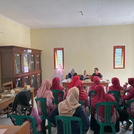 Pertemuan Forum Kesehatan Desa (FKD) Dalam Rumah Desa Sehat (RDS) Desa Sendang